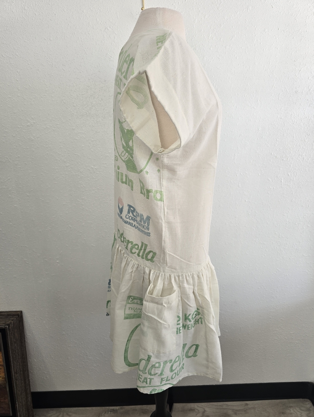 VTG Cinderella Flour Sack Printed Ruffle Bottom Side Pocket 100% Cotton Dress LG - Picture 6 of 7